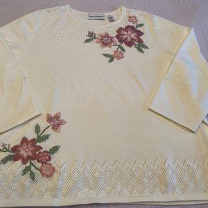Sweater with embroidered flowers